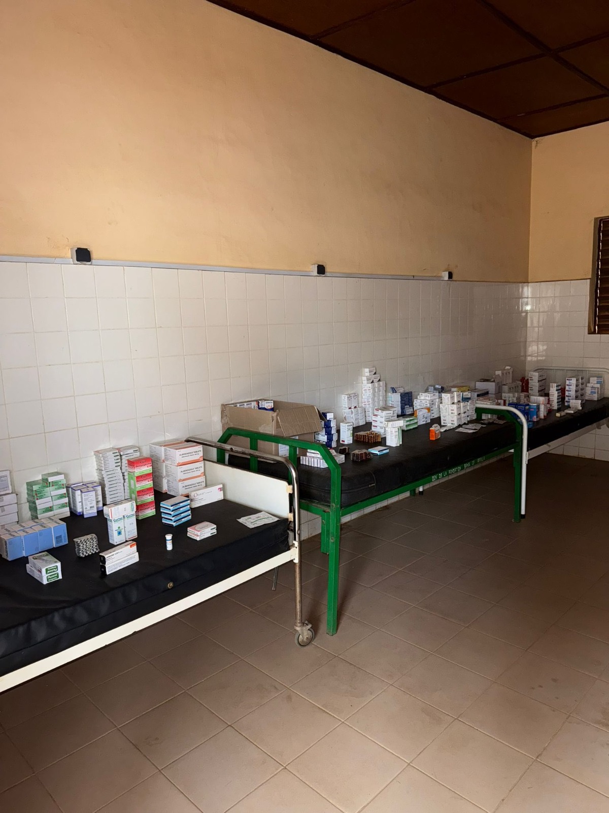 Remise de lots de médicaments au centre de santé d’Aplahoué